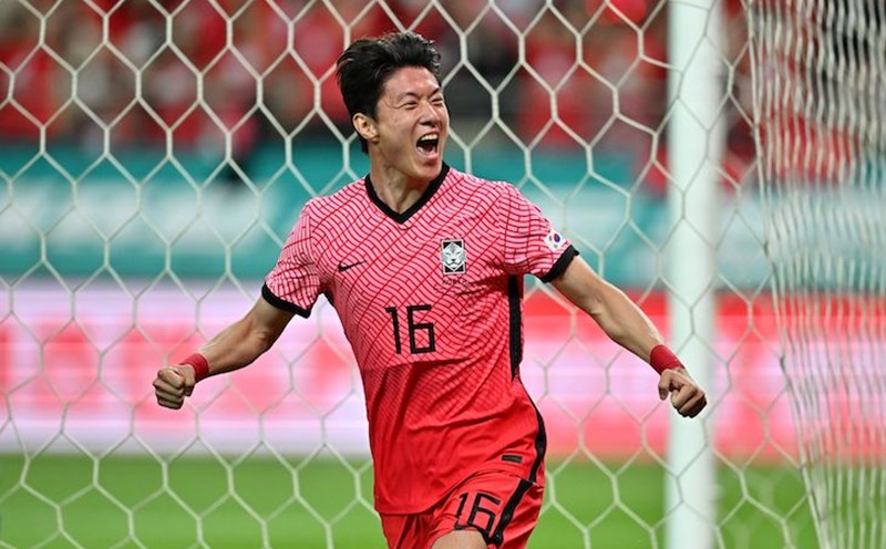 Hwang Ui-Jo là cầu thủ Hàn Quốc có nụ cười tỏa nắng. 